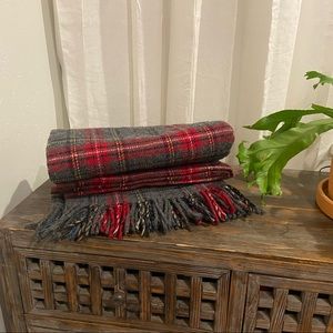 Bran new Eco-Wise Wool Throw Pendleton throw blanket. No leather carrier.